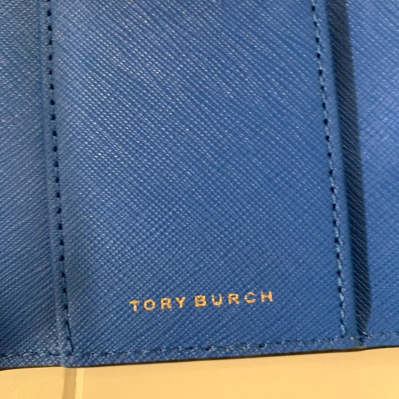 Tory Burch Emerson Key case in Bondi Blue leather - Picture 7 of 11